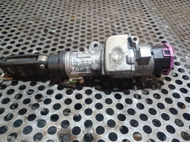 bontott AUDI A4 B7 Gyújtáskapcsoló