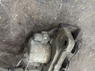 bontott AUDI A4 B7 Jobb első Féknyereg Munkahengerrel