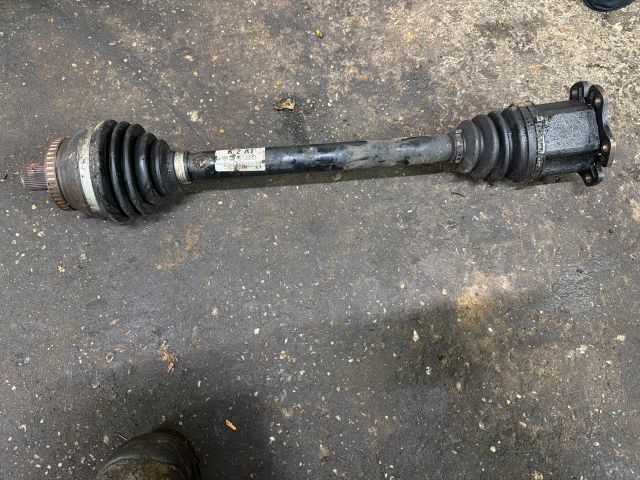 bontott AUDI A4 B7 Jobb Féltengely