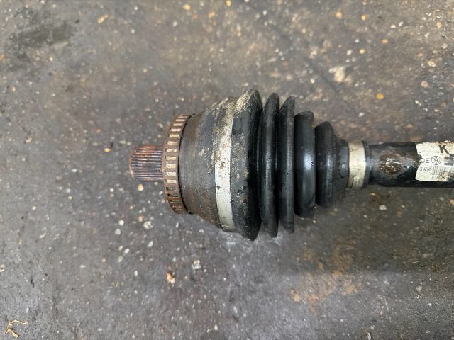 bontott AUDI A4 B7 Jobb Féltengely