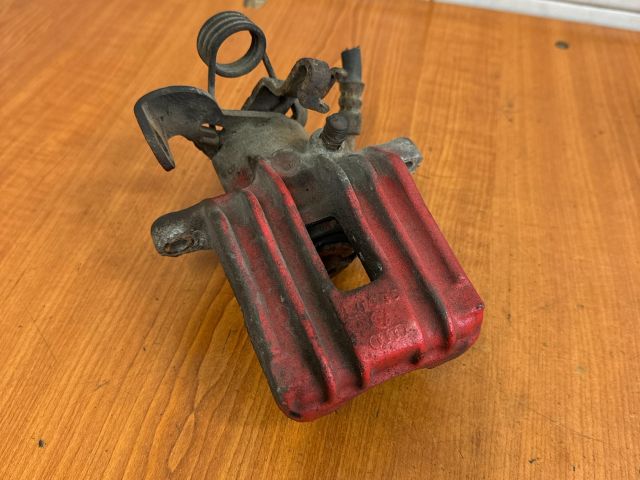 bontott AUDI A4 B7 Jobb hátsó Féknyereg Munkahengerrel