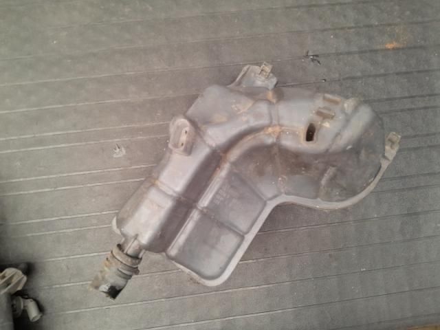 bontott AUDI A4 B7 Kiegyenlítő Tartály