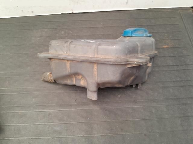bontott AUDI A4 B7 Kiegyenlítő Tartály