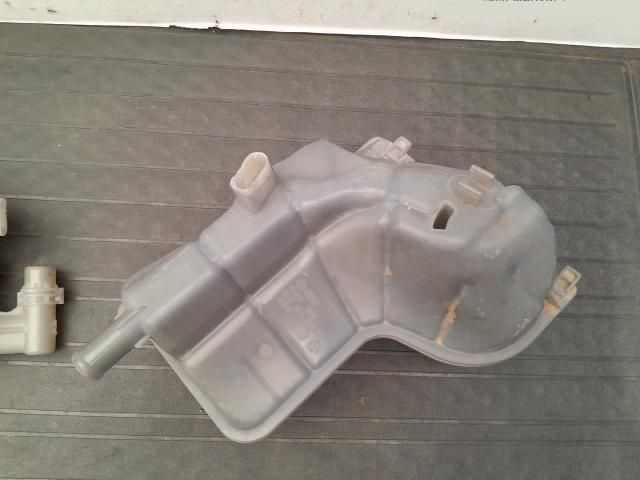 bontott AUDI A4 B7 Kiegyenlítő Tartály