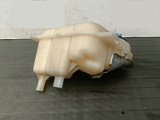 bontott AUDI A4 B7 Kiegyenlítő Tartály