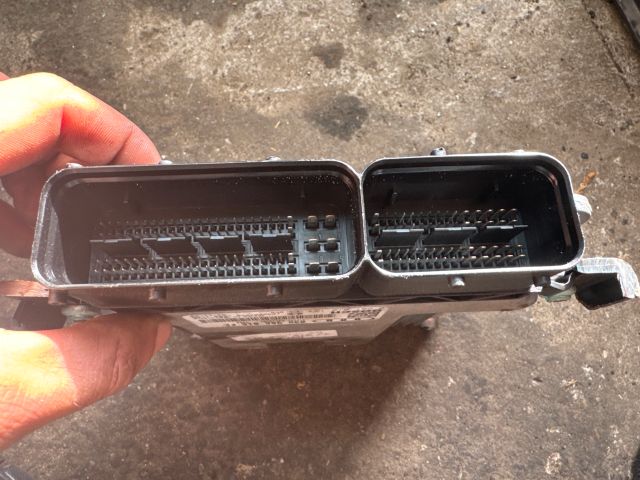 bontott AUDI A4 B7 Motorvezérlő