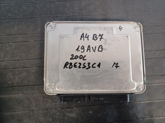 bontott AUDI A4 B7 Motorvezérlő