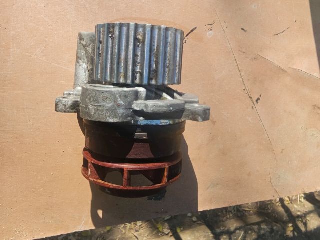 bontott AUDI A4 B7 Vízpumpa