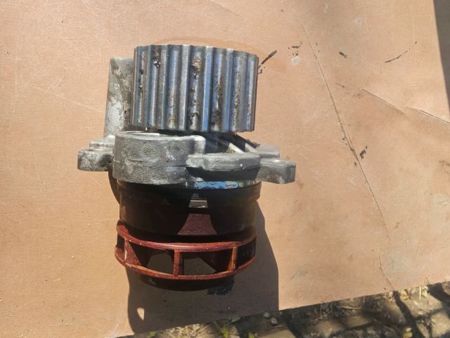 bontott AUDI A4 B7 Vízpumpa