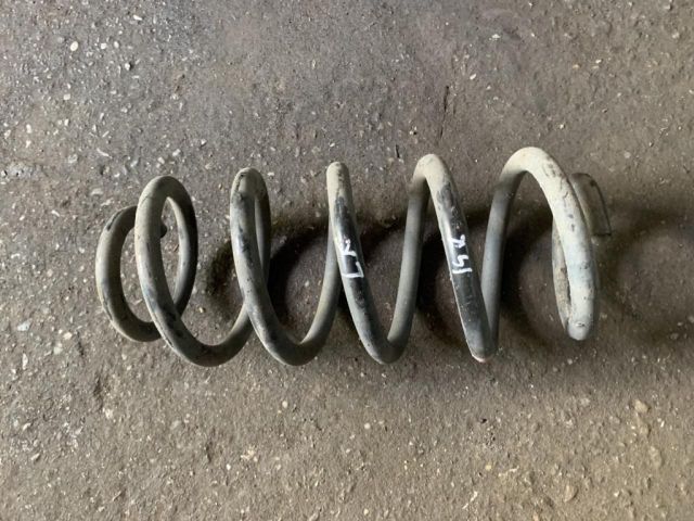 bontott AUDI A4 B7 Bal első Rugó