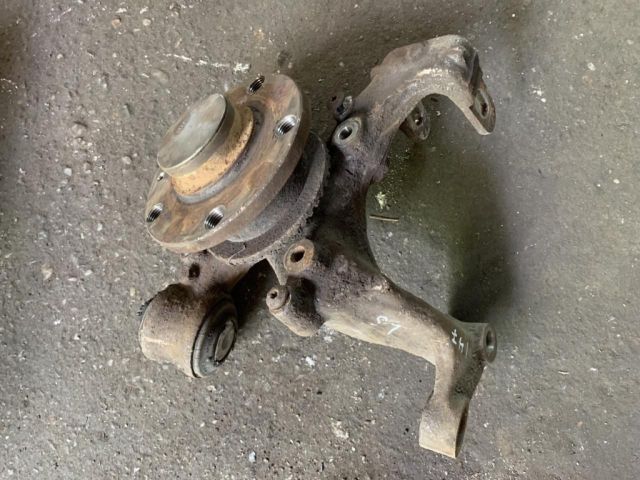 bontott AUDI A4 B7 Bal hátsó Csonkállvány