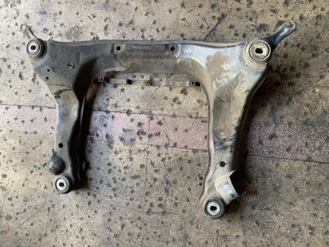 bontott AUDI A4 B7 Első Bölcső