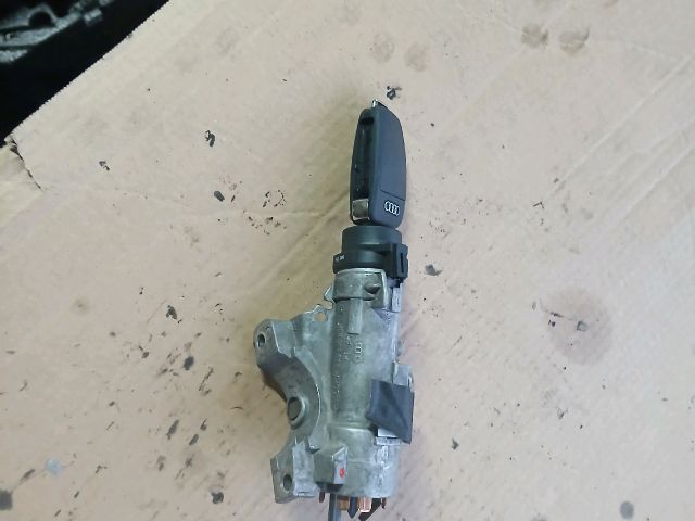 bontott AUDI A4 B7 Gyújtáskapcsoló Házzal