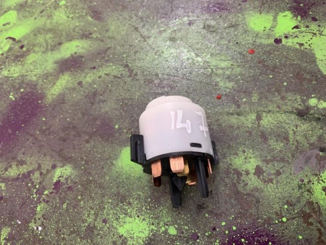 bontott AUDI A4 B7 Gyújtáskapcsoló