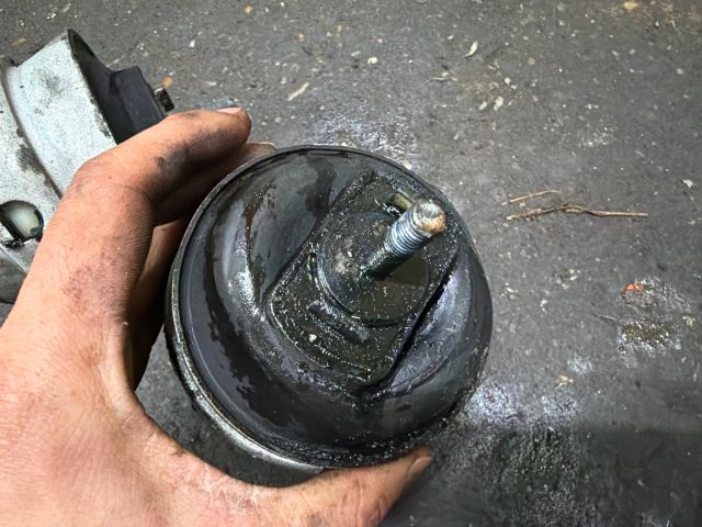 bontott AUDI A4 B7 Motor Tartó Bak (Pozíciófüggetlen)