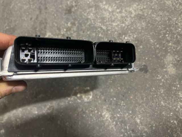 bontott AUDI A4 B7 Motorvezérlő