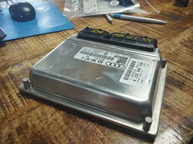 bontott AUDI A4 B7 Motorvezérlő