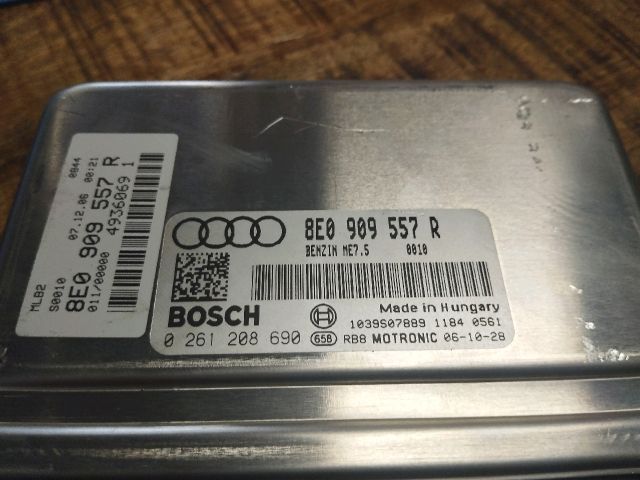 bontott AUDI A4 B7 Motorvezérlő