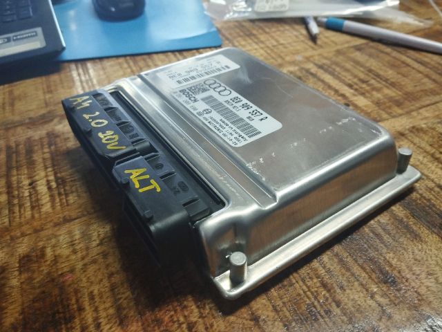 bontott AUDI A4 B7 Motorvezérlő