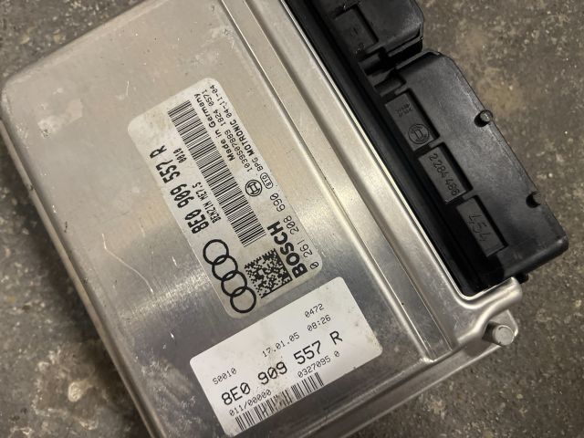 bontott AUDI A4 B7 Motorvezérlő
