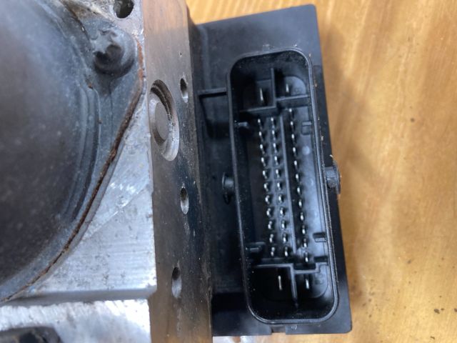 bontott AUDI A4 B7 ABS Kocka