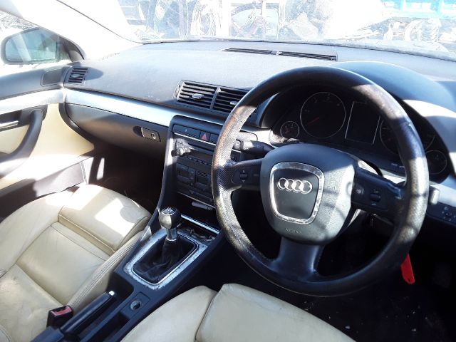 bontott AUDI A4 B7 Gyújtáskapcsoló Házzal