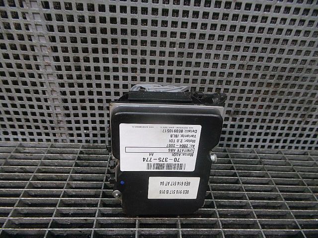 bontott AUDI A4 B7 ABS Kocka