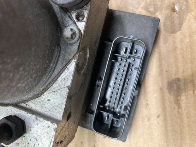 bontott AUDI A4 B7 ABS Kocka