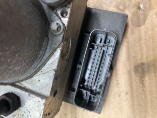 bontott AUDI A4 B7 ABS Kocka