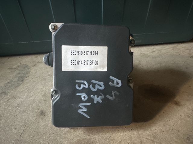 bontott AUDI A4 B7 ABS Kocka