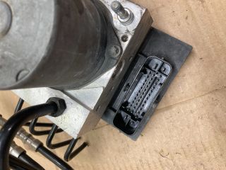 bontott AUDI A4 B7 ABS Kocka