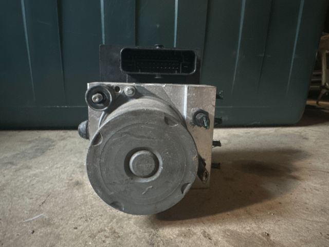 bontott AUDI A4 B7 ABS Kocka