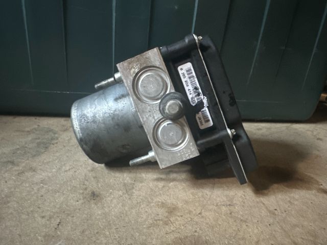 bontott AUDI A4 B7 ABS Kocka