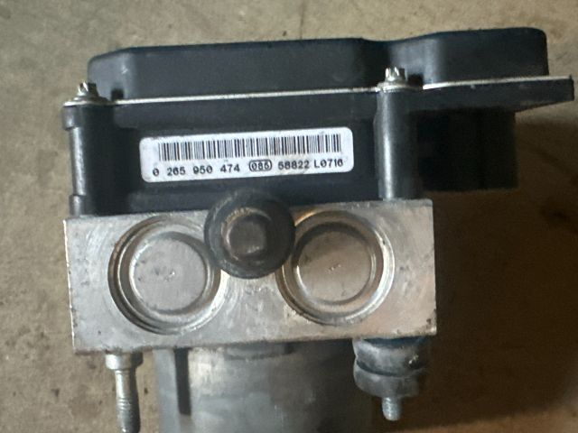 bontott AUDI A4 B7 ABS Kocka