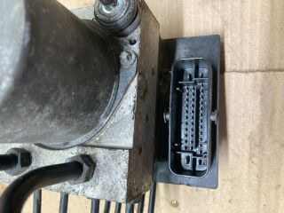 bontott AUDI A4 B7 ABS Kocka