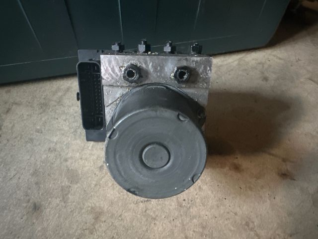 bontott AUDI A4 B7 ABS Kocka