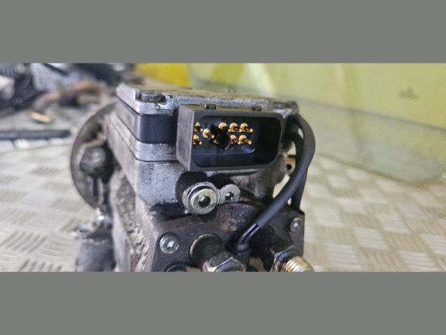 bontott AUDI A4 B7 Adagoló