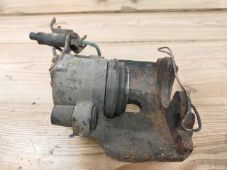 bontott AUDI A4 B7 Bal első Féknyereg Munkahengerrel