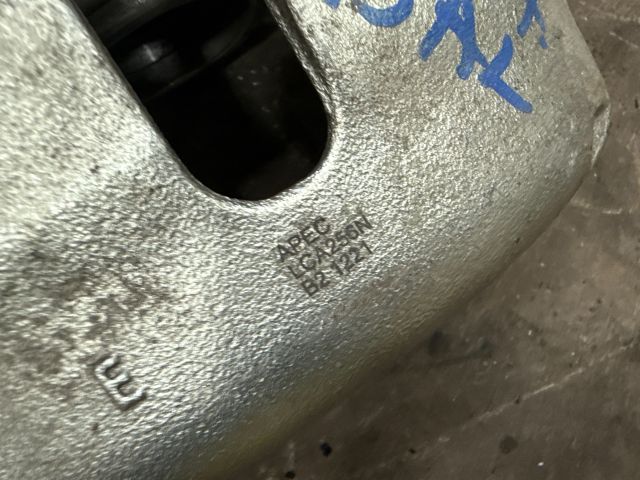 bontott AUDI A4 B7 Bal első Féknyereg Munkahengerrel