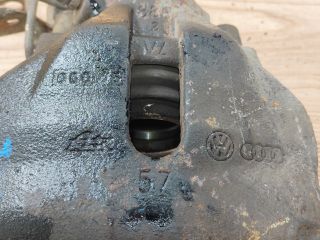 bontott AUDI A4 B7 Bal első Féknyereg Munkahengerrel