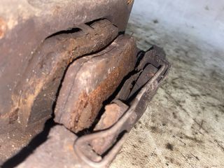 bontott AUDI A4 B7 Bal első Féknyereg Munkahengerrel