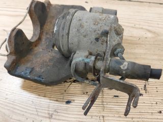 bontott AUDI A4 B7 Bal első Féknyereg Munkahengerrel