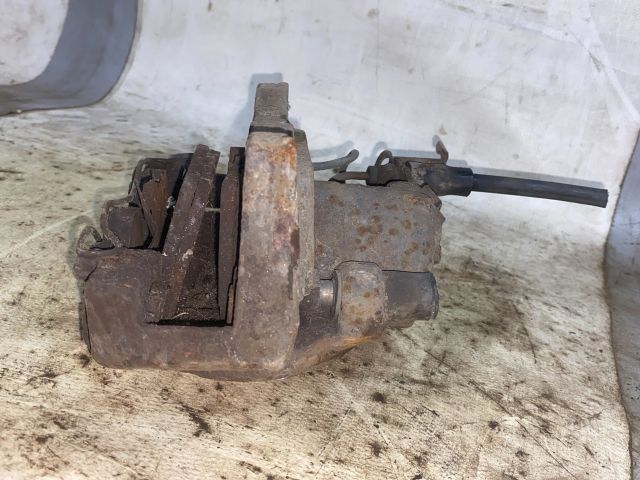 bontott AUDI A4 B7 Bal első Féknyereg Munkahengerrel