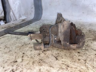 bontott AUDI A4 B7 Bal első Féknyereg Munkahengerrel