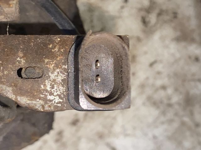 bontott AUDI A4 B7 Bal első Féknyereg Munkahengerrel