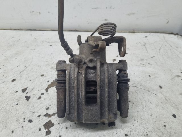 bontott AUDI A4 B7 Bal hátsó Féknyereg Munkahengerrel