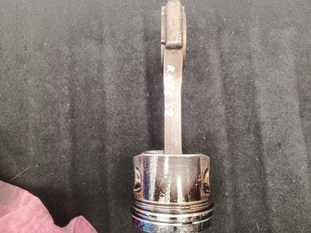 bontott AUDI A4 B7 Dugattyú