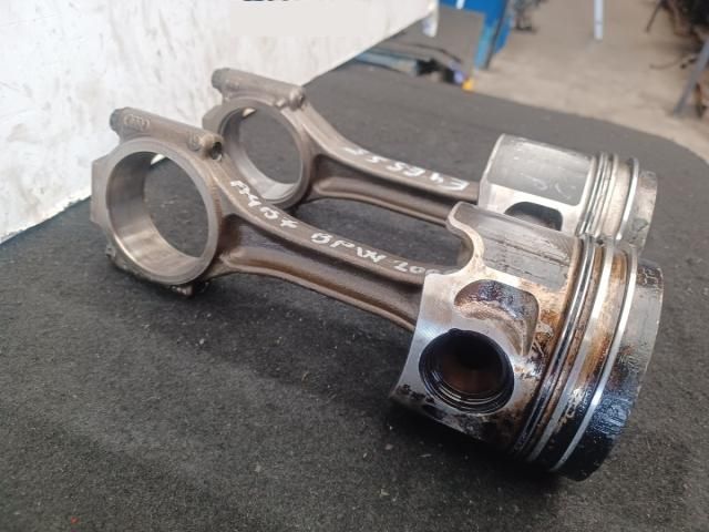 bontott AUDI A4 B7 Dugattyú