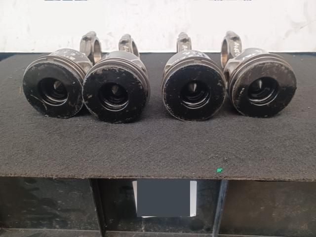 bontott AUDI A4 B7 Dugattyú