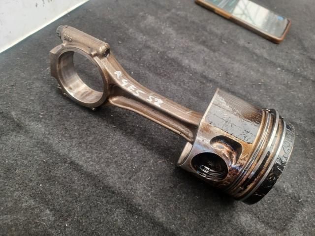 bontott AUDI A4 B7 Dugattyú